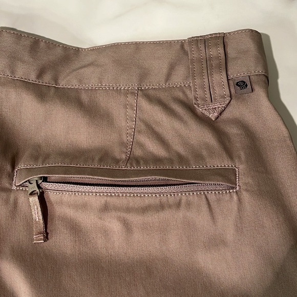Mountain Hardware Men's Shorts - Picture 5 of 7
